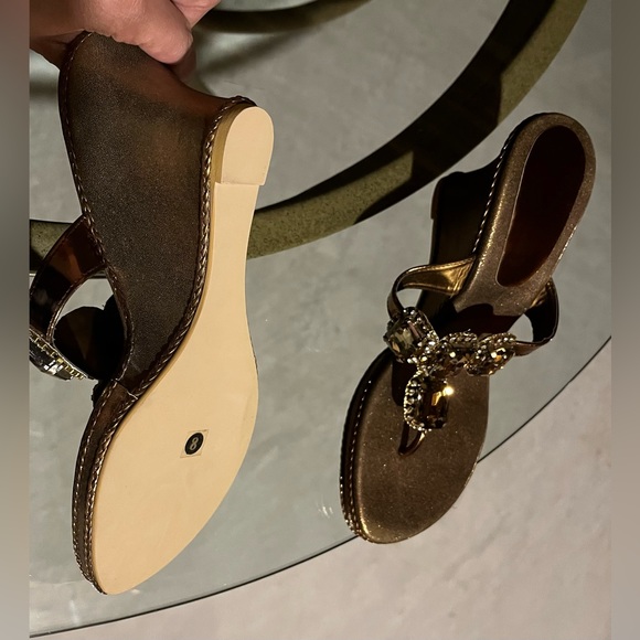 Brand NEW! Metallic brown wedge sandals with Crystals. Size 8. - Picture 4 of 10